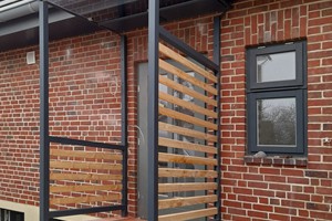 Vordach / Eingangsüberdachung Materialmix Holz Metall